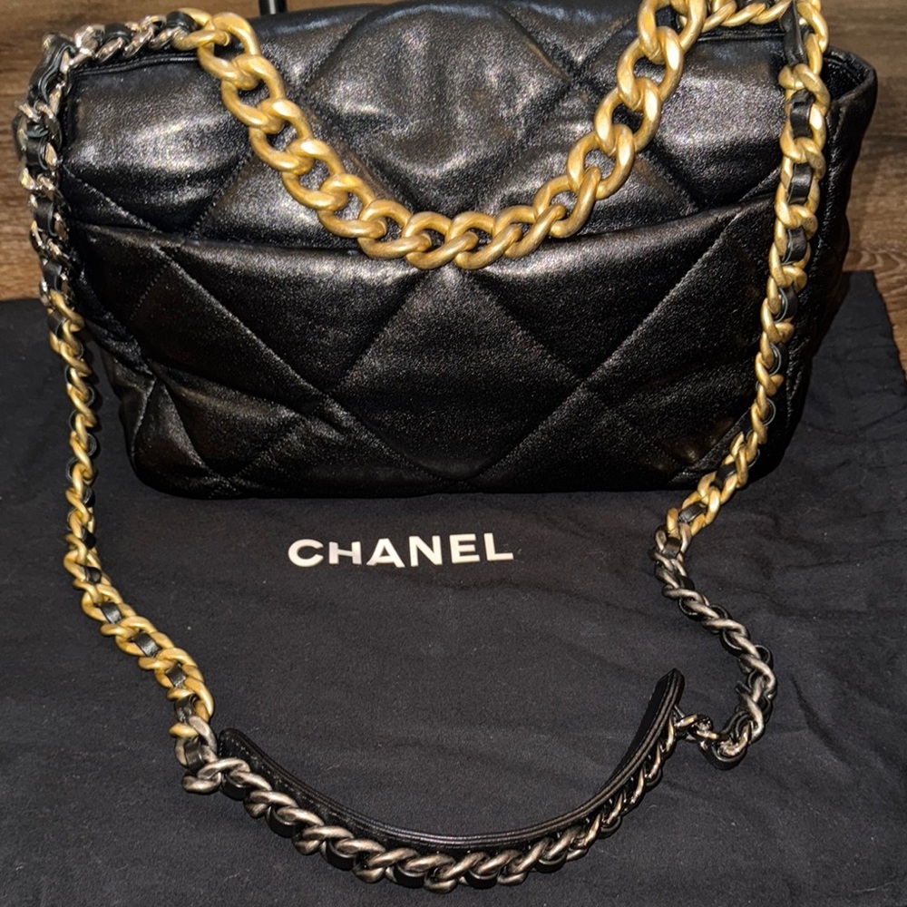 Chanel Black Crossbody Bag with Mixed Chain Strap - Picture 7 of 15
